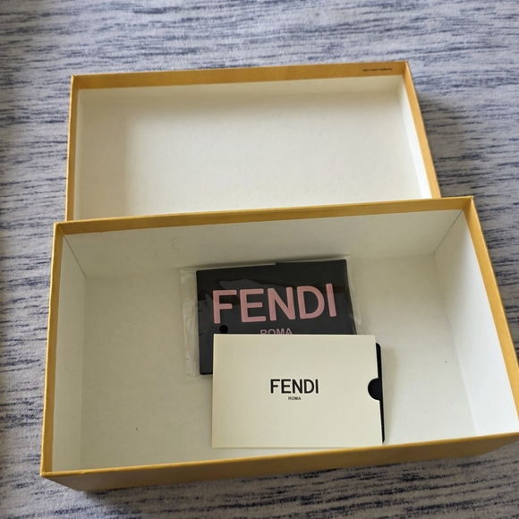 Fendi Roma Authenticity BOX - Picture 2 of 3